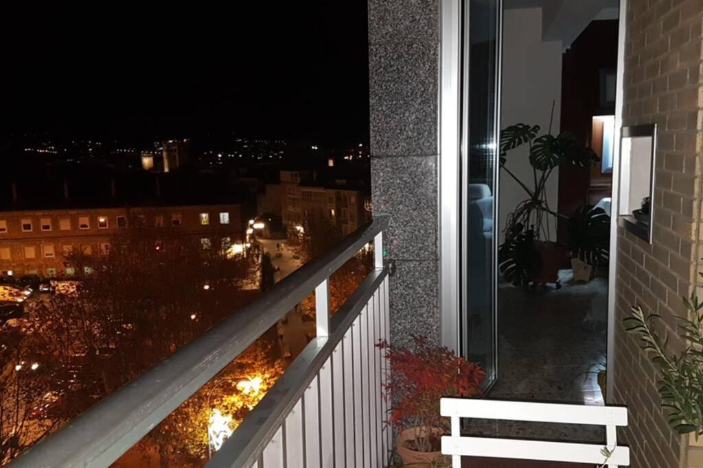 Amplio y luminoso piso en el centro de Ourense Exterior foto